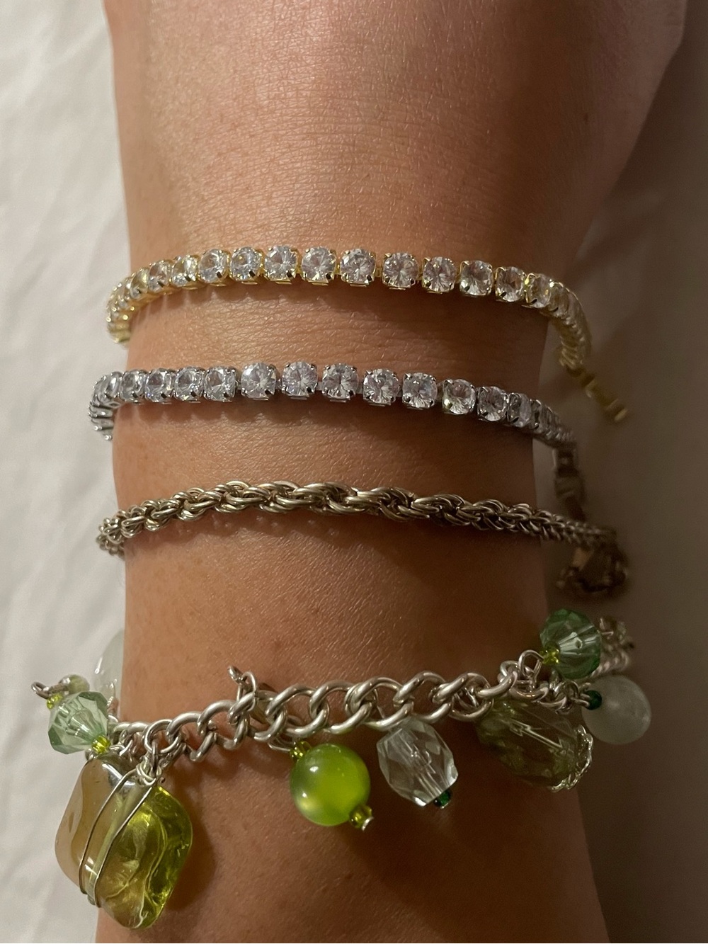 4 bracelets - Picture 2 of 3